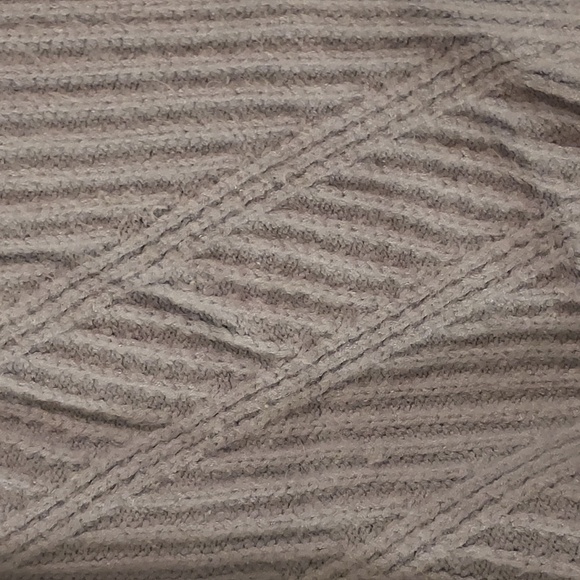 T Tahari Sweater - Picture 2 of 7